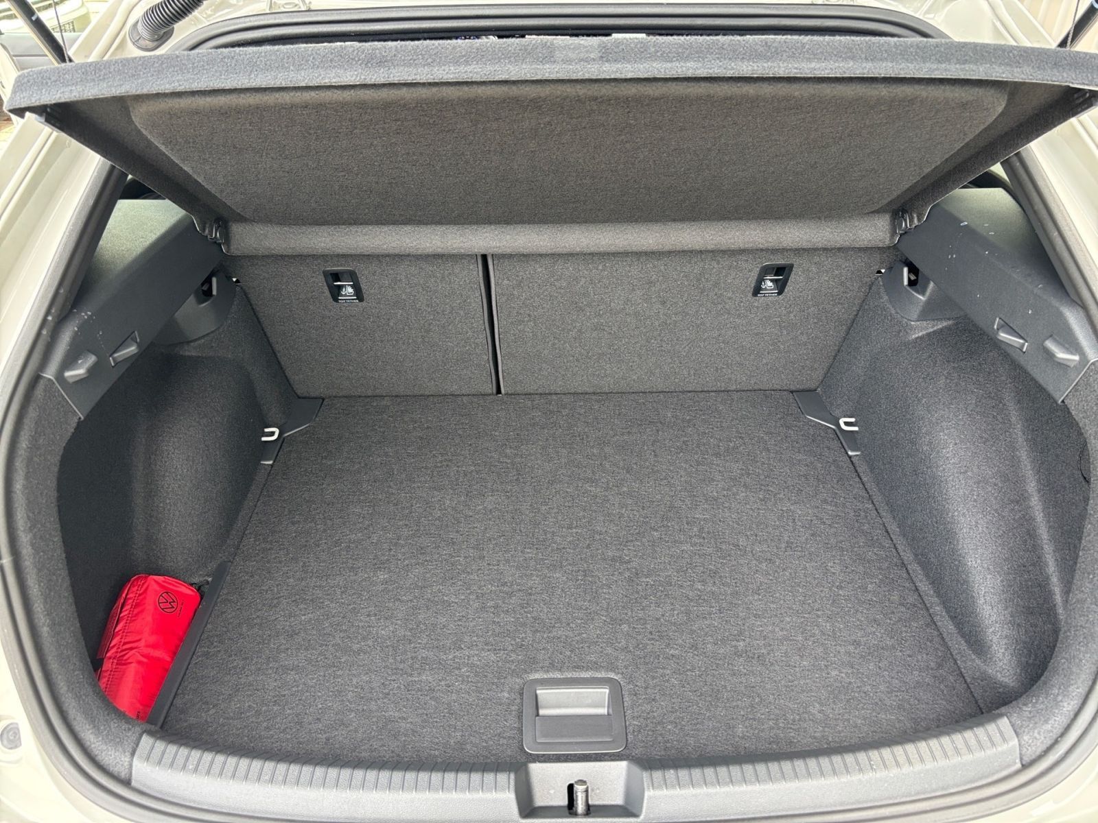 Fahrzeugabbildung Volkswagen Taigo R-Line 1.0 l TSI 116 PS DSG IQ.DRIVE Kamer