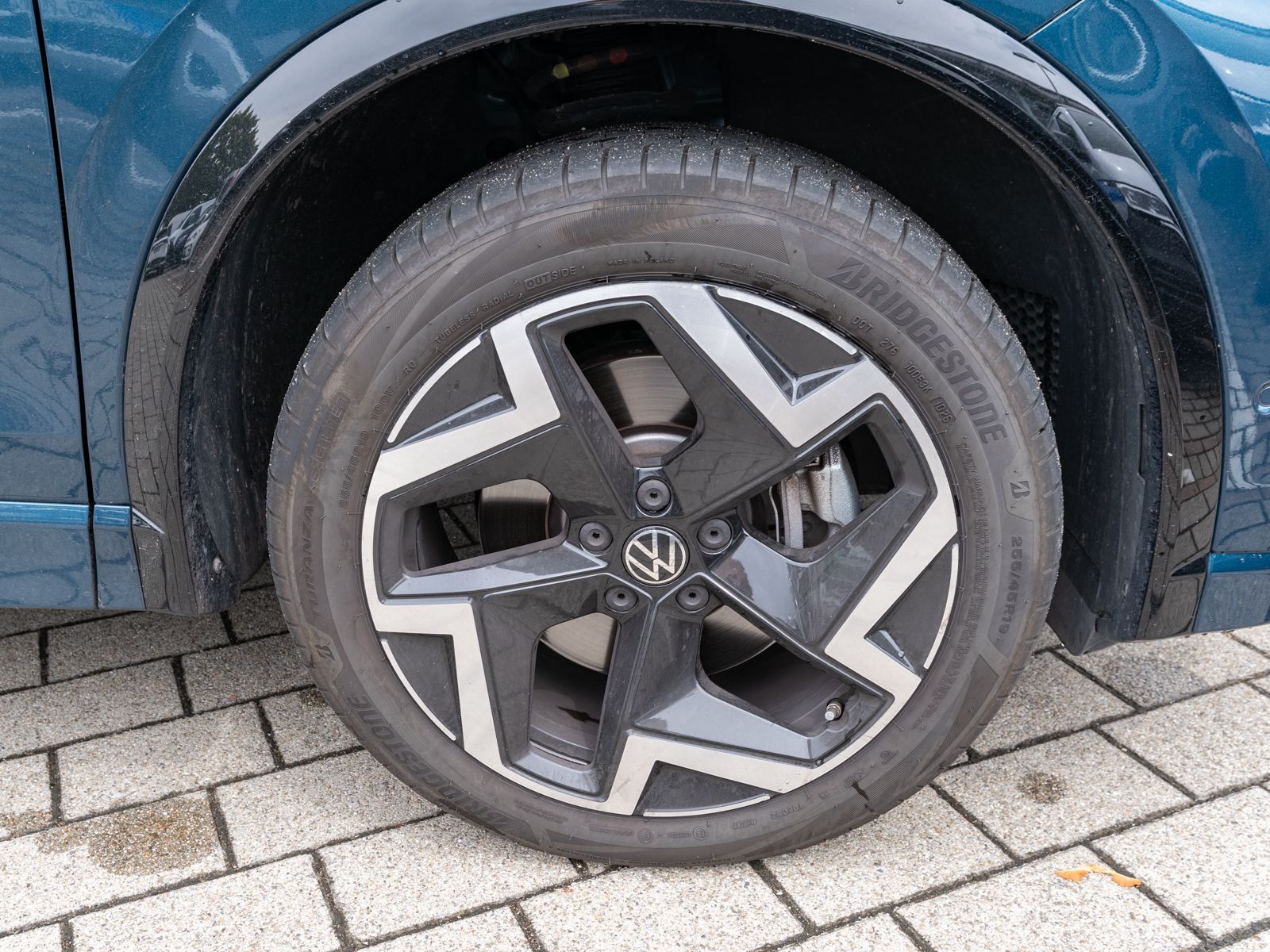 Fahrzeugabbildung Volkswagen Tiguan R-Line 2.0 TDI 4M DSG 360° LEDER HUD AHK