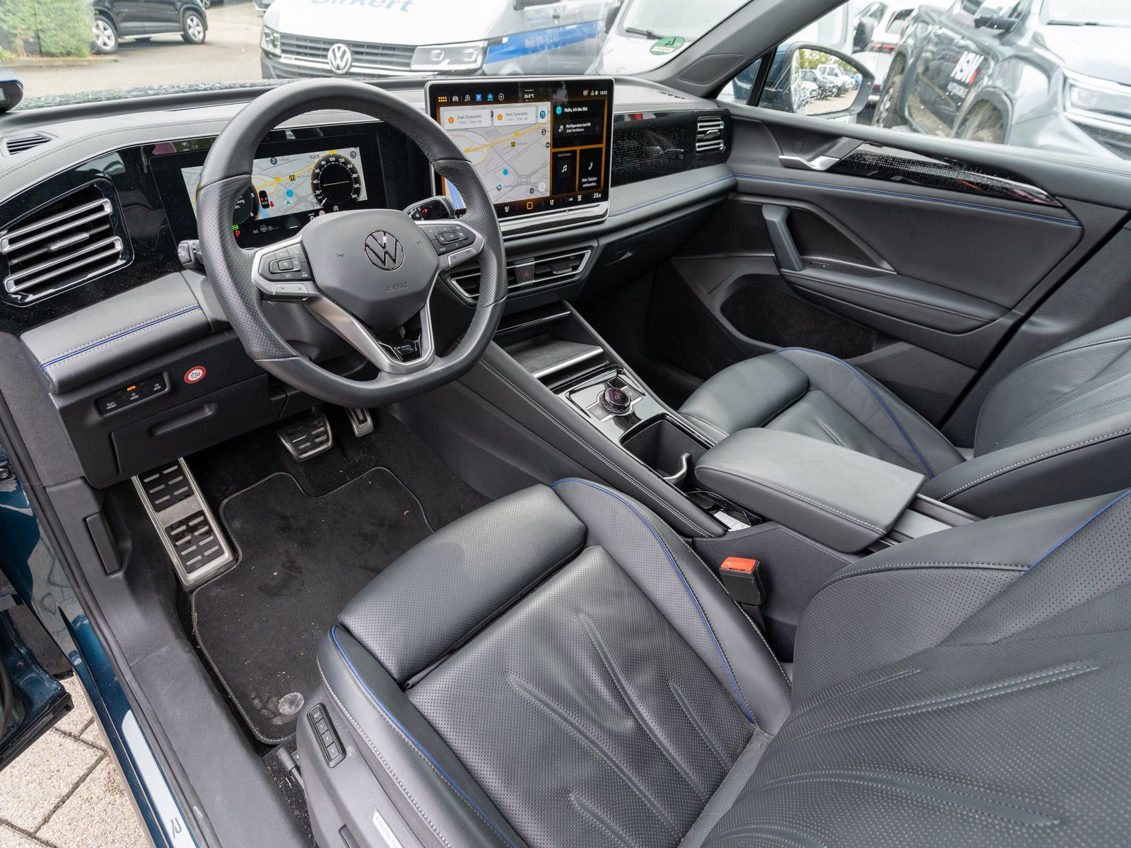 Fahrzeugabbildung Volkswagen Tiguan R-Line 2.0 TDI 4M DSG 360° LEDER HUD AHK
