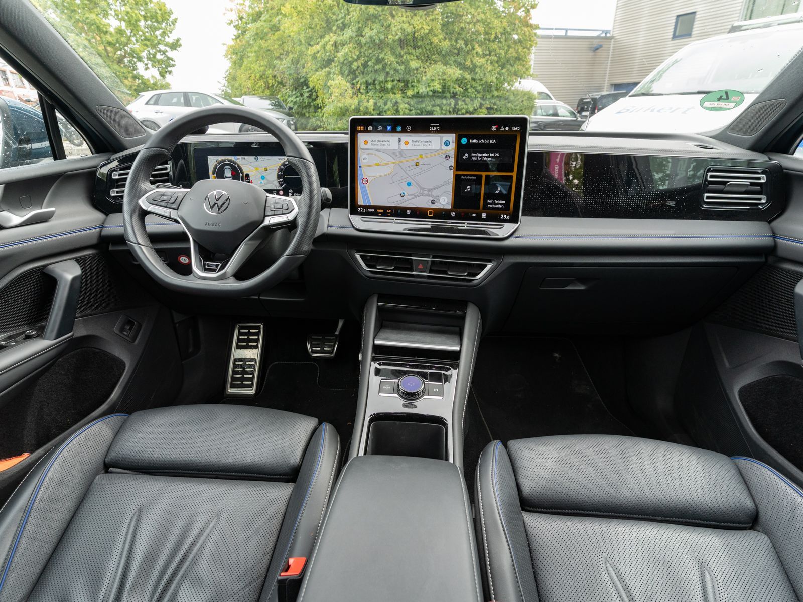 Fahrzeugabbildung Volkswagen Tiguan R-Line 2.0 TDI 4M DSG 360° LEDER HUD AHK
