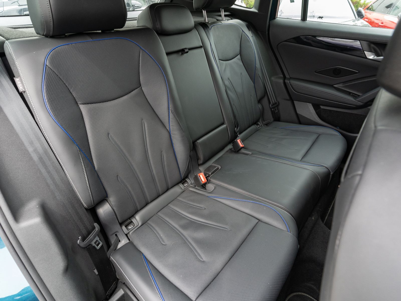 Fahrzeugabbildung Volkswagen Tiguan R-Line 2.0 TDI 4M DSG 360° LEDER HUD AHK