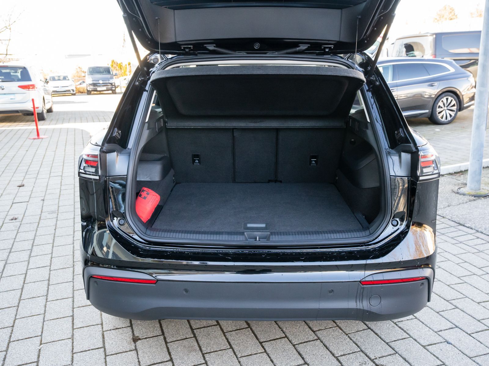 Fahrzeugabbildung Volkswagen Tiguan Goal 2,0 TDI DSG AHK Navi 360° SHZ LED