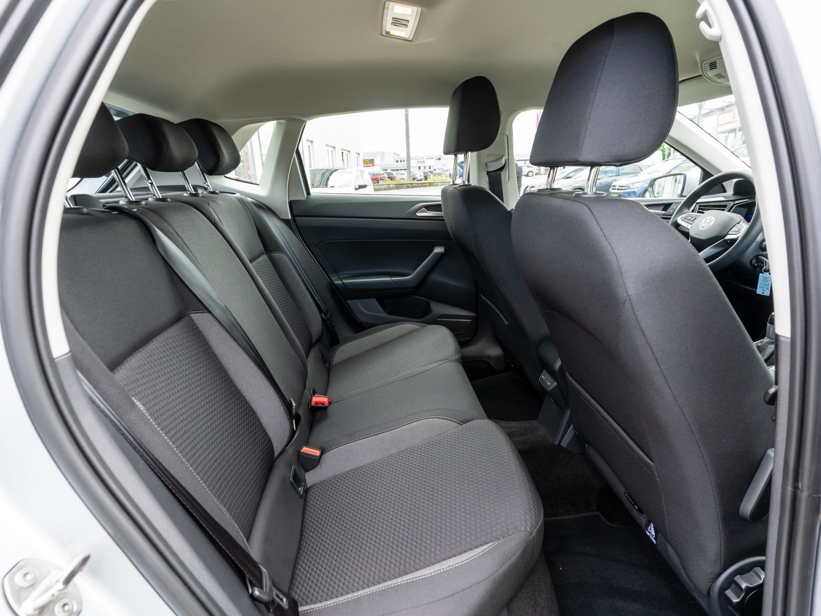 Fahrzeugabbildung Volkswagen Polo Life 1.0 TSI DSG LED Navi PDC SHZ