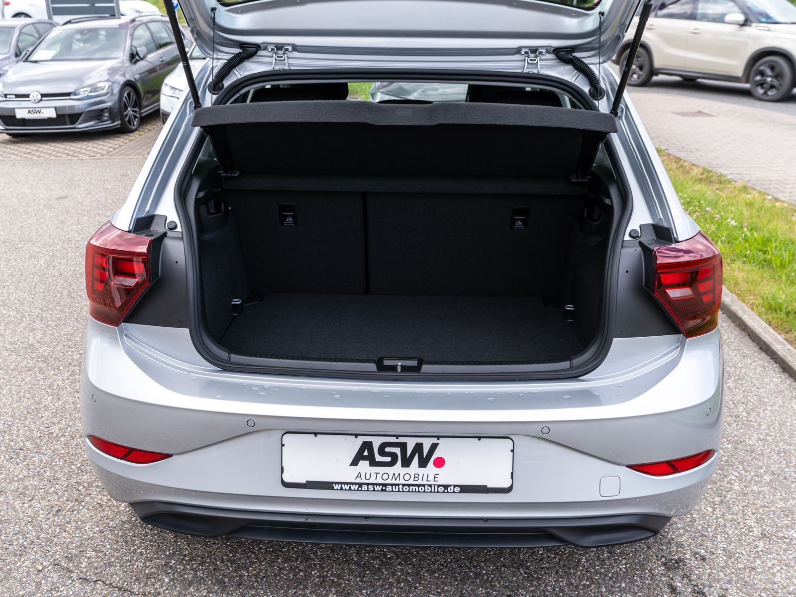 Fahrzeugabbildung Volkswagen Polo Life 1.0 TSI DSG LED Navi PDC SHZ