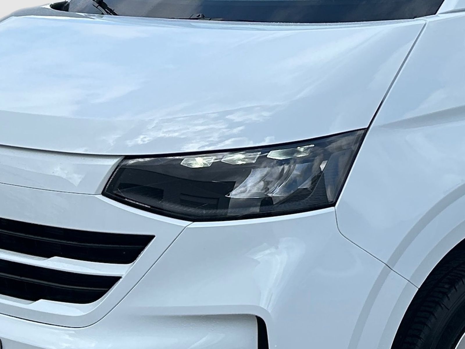 Fahrzeugabbildung Volkswagen Transporter Kombi 2.0 TDI AHK NAVI 8-Sitzer