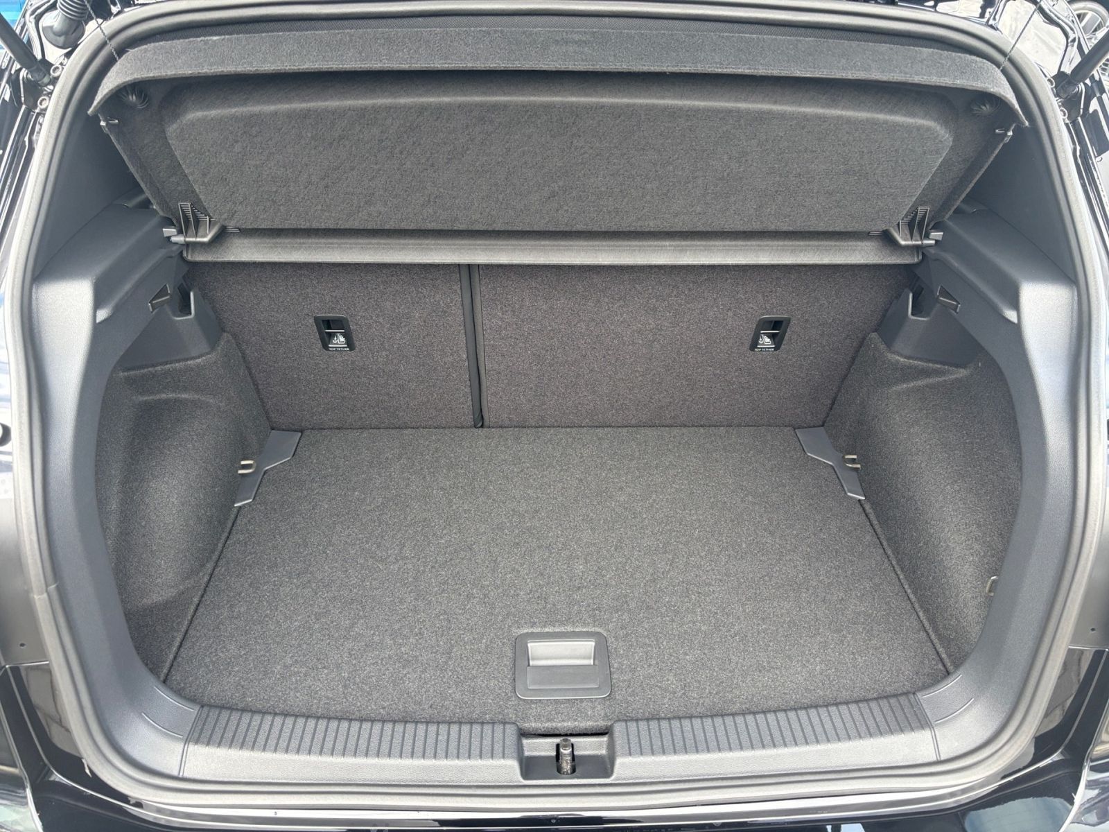 Fahrzeugabbildung Volkswagen T-Cross R-Line 1.0TSI DSG LED Navi RFK AHK
