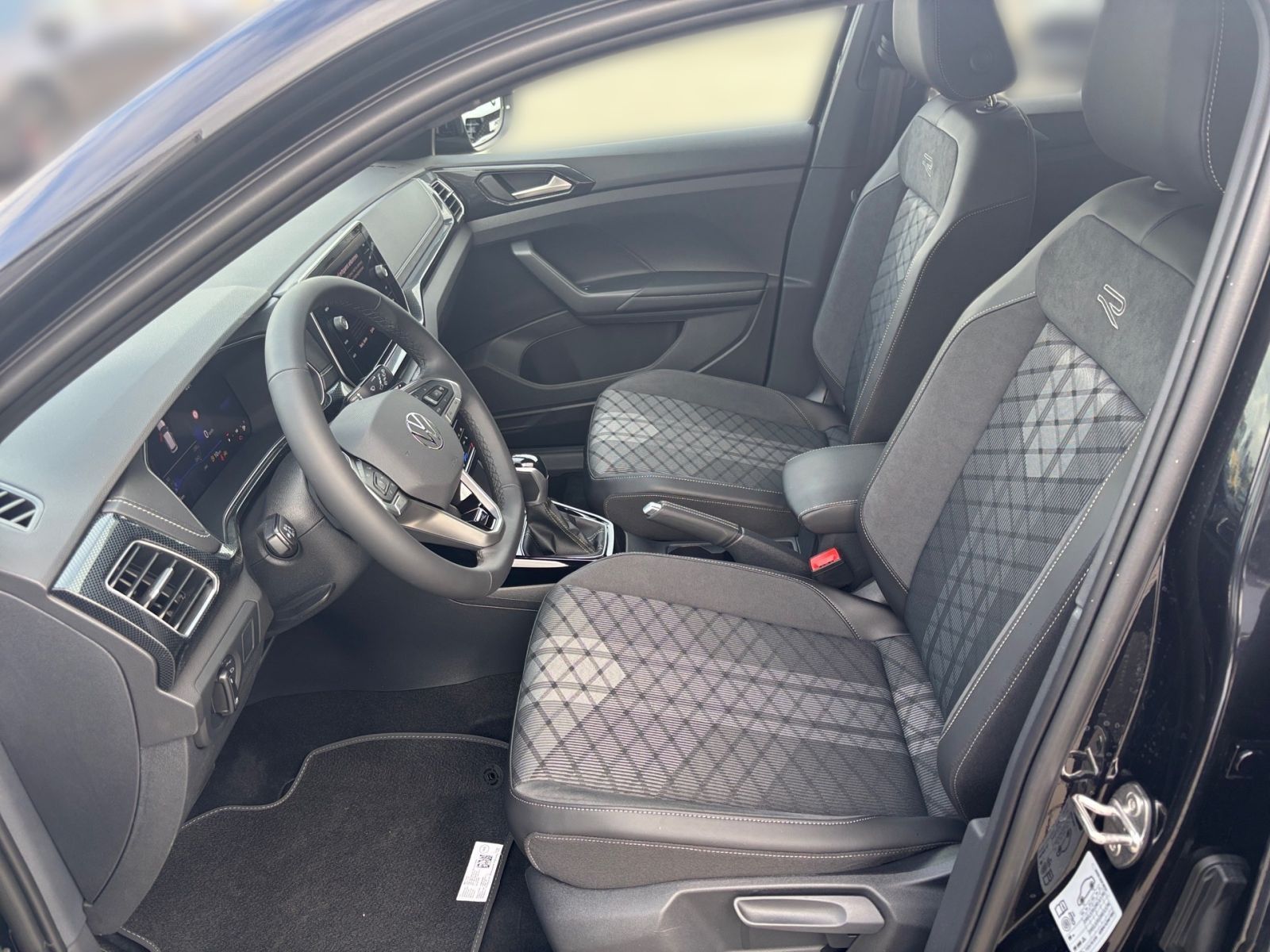 Fahrzeugabbildung Volkswagen T-Cross R-Line 1.0TSI DSG LED Navi RFK AHK