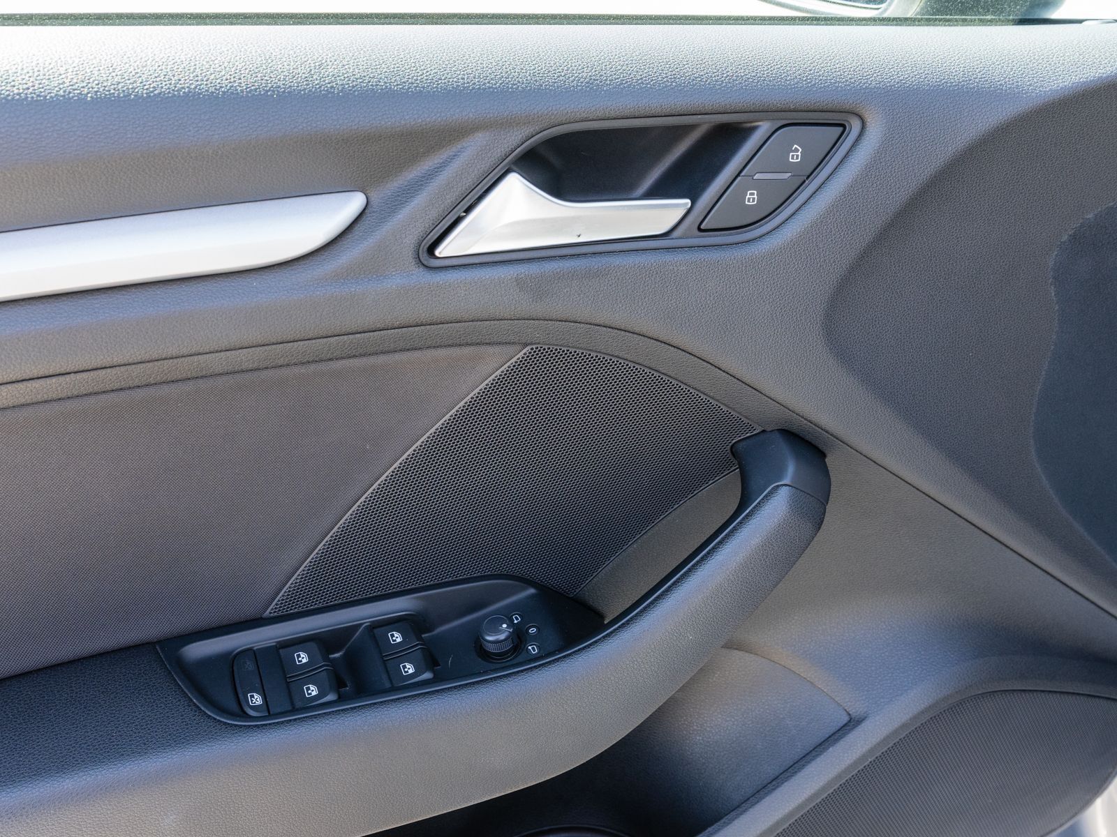Fahrzeugabbildung Audi A3 Limousine 1.5 TFSI Xenon Navi PDC SHZ AHK