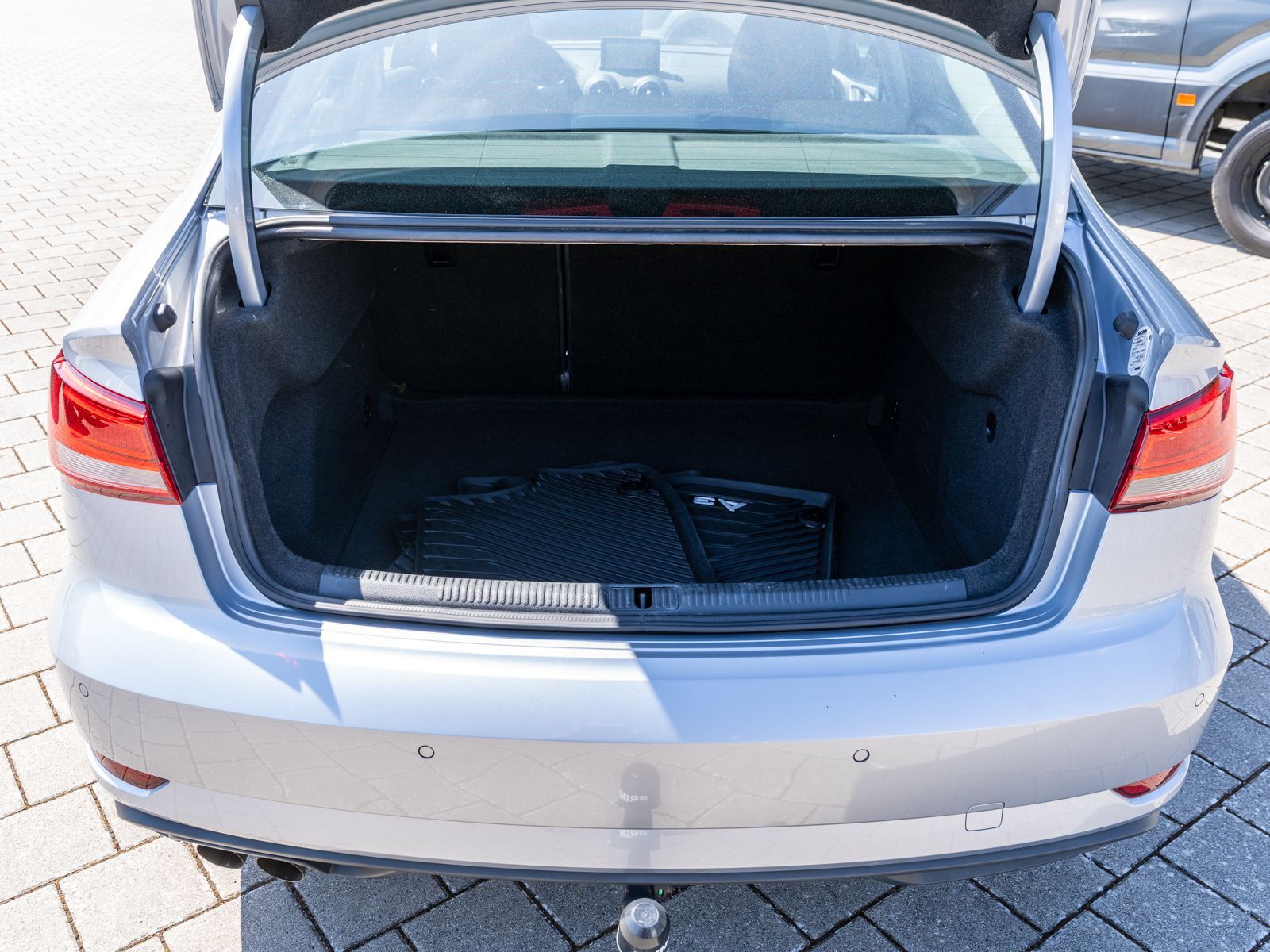 Fahrzeugabbildung Audi A3 Limousine 1.5 TFSI Xenon Navi PDC SHZ AHK