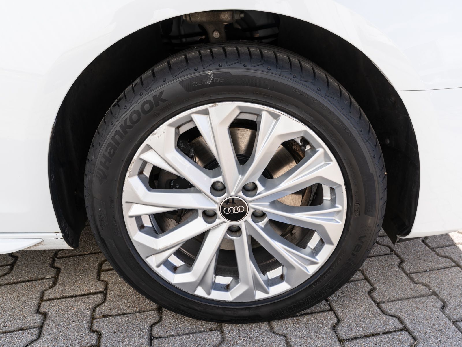 Fahrzeugabbildung Audi A4 Avant advanced 35 TDI Stroni LED Navi RFK AHK