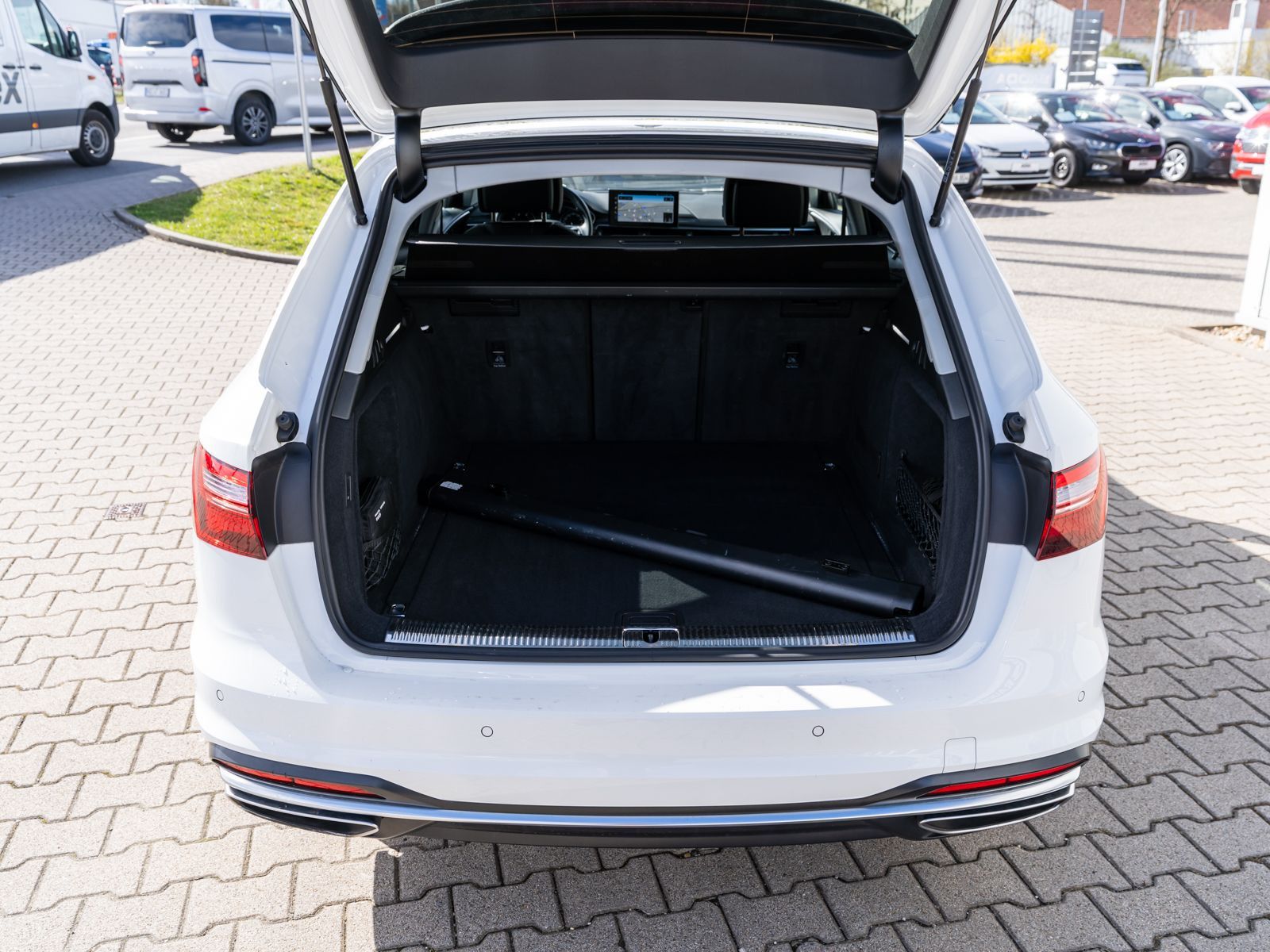 Fahrzeugabbildung Audi A4 Avant advanced 35 TDI Stroni LED Navi RFK AHK