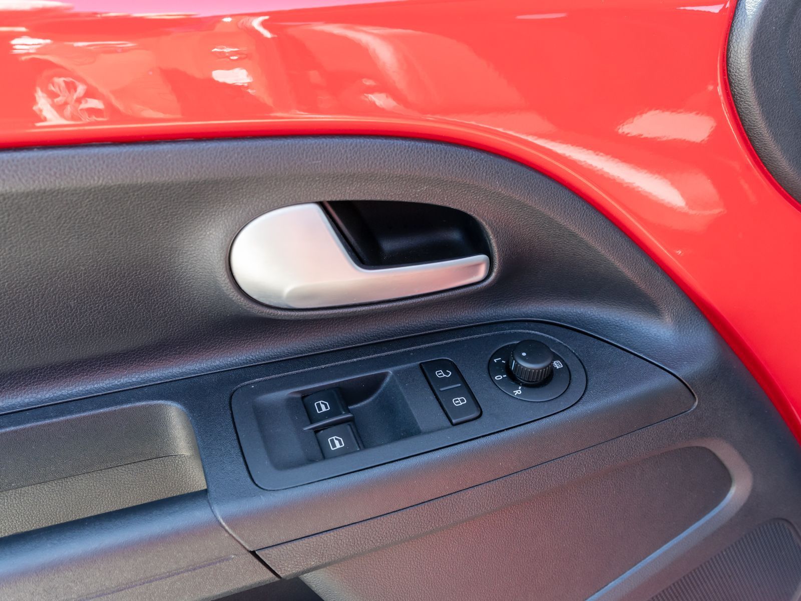 Fahrzeugabbildung Volkswagen up! Active 1.0 MPI Klima RFK PDC SHZ ALU