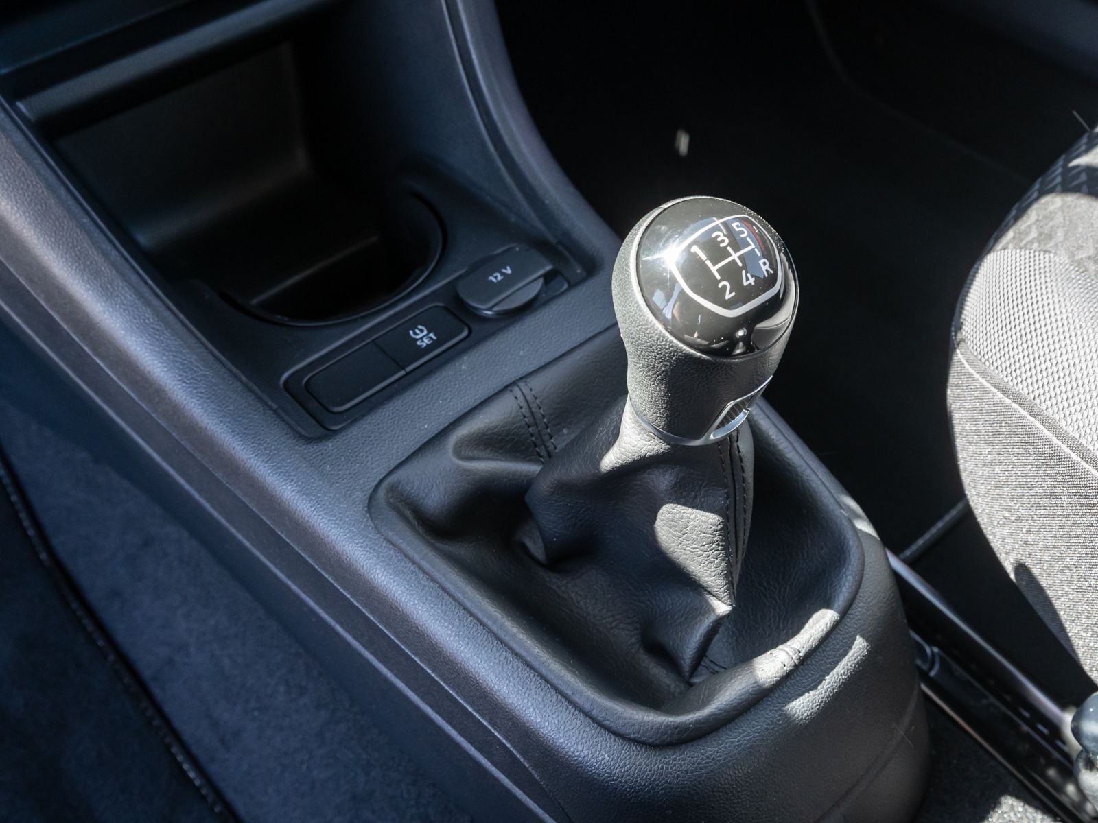 Fahrzeugabbildung Volkswagen up! Active 1.0 MPI Klima RFK PDC SHZ ALU