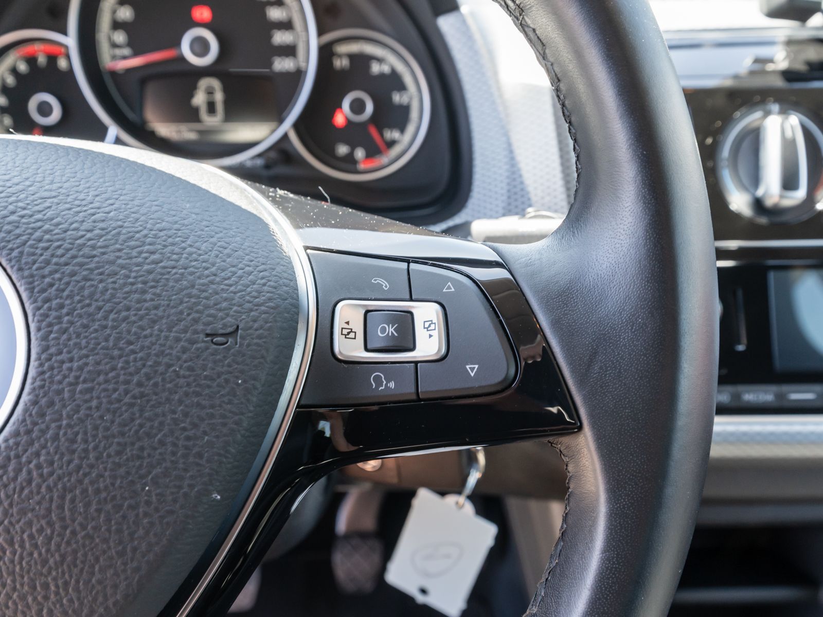 Fahrzeugabbildung Volkswagen up! Active 1.0 MPI Klima RFK PDC SHZ ALU
