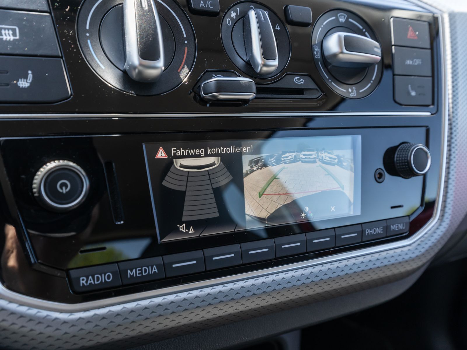 Fahrzeugabbildung Volkswagen up! Active 1.0 MPI Klima RFK PDC SHZ ALU