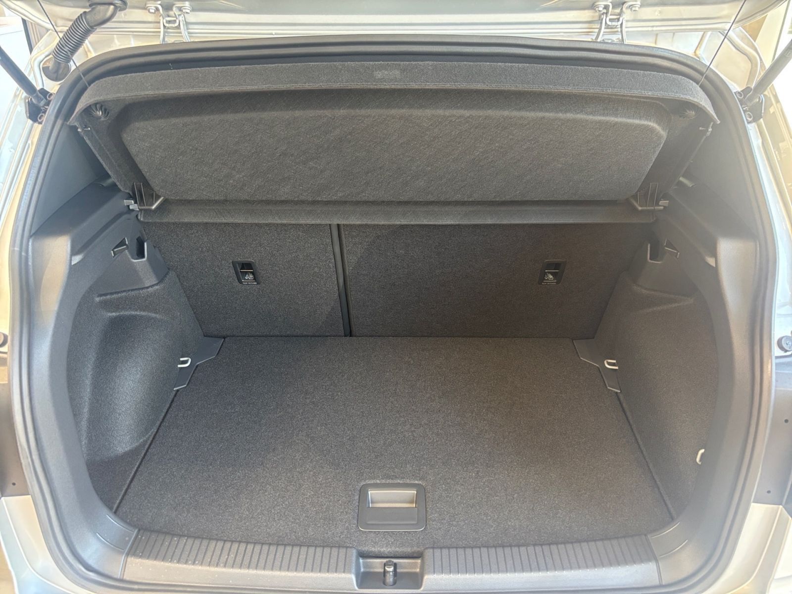 Fahrzeugabbildung Volkswagen T-Cross R-Line 1.0 TSI DSG AHK Rückfahr-Kamera