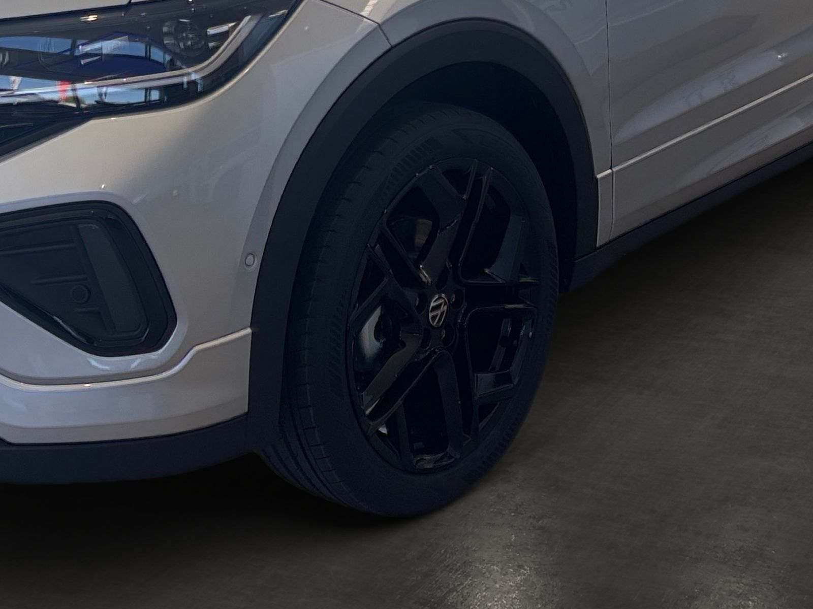Fahrzeugabbildung Volkswagen T-Cross R-Line 1.0 TSI DSG AHK Rückfahr-Kamera