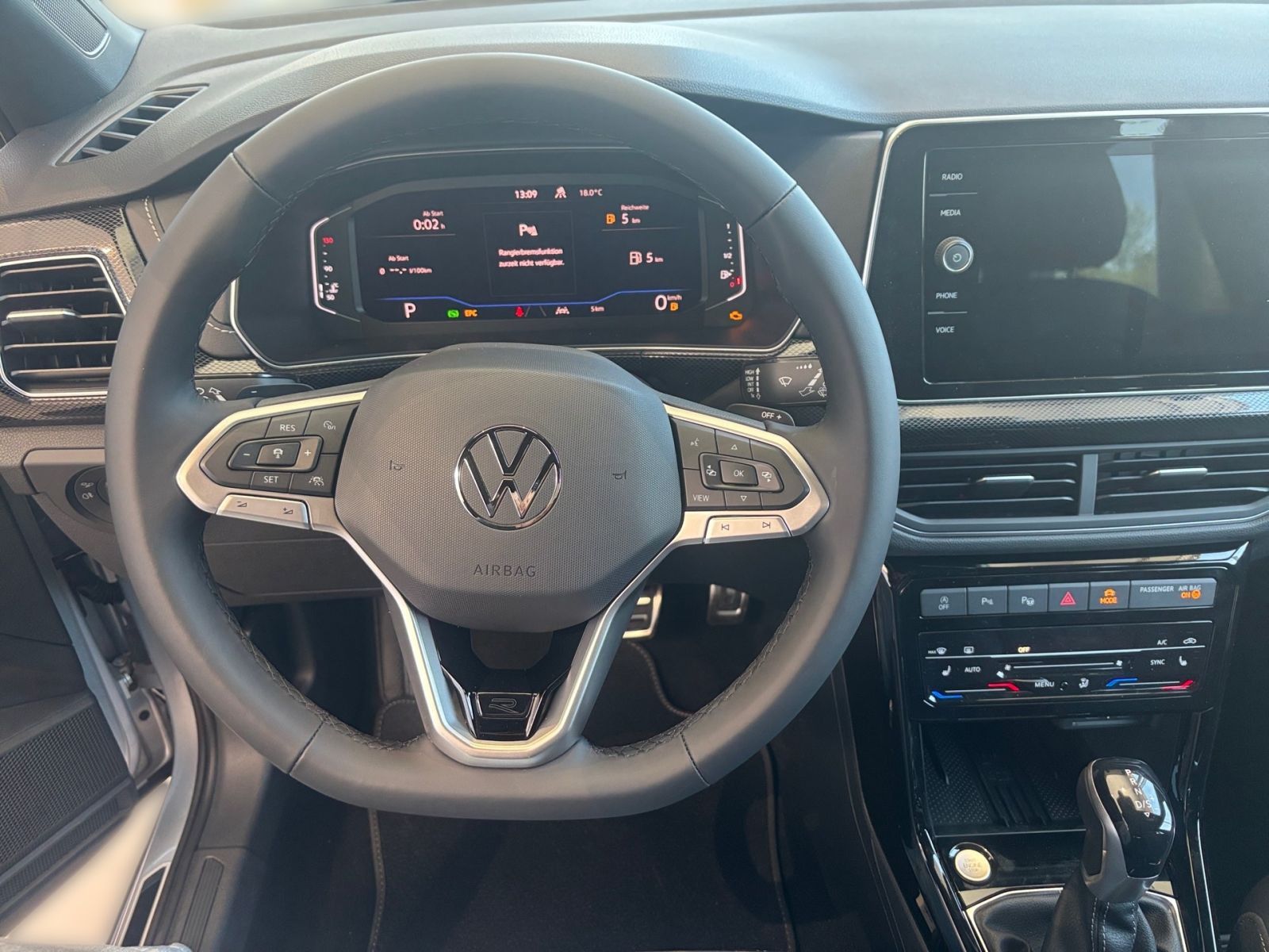 Fahrzeugabbildung Volkswagen T-Cross R-Line 1.0 TSI DSG AHK Rückfahr-Kamera
