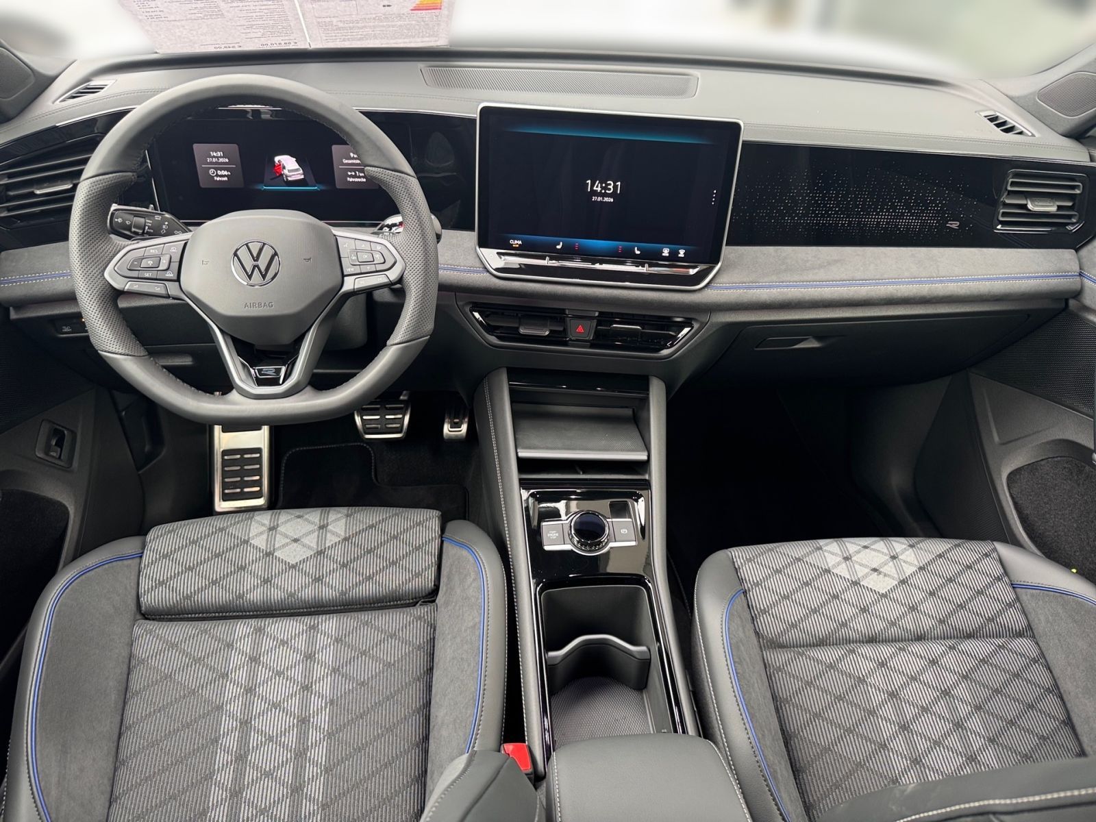 Fahrzeugabbildung Volkswagen Tiguan R-Line 1.5 eTSI AHK ACC LED NAVI PDC v/h