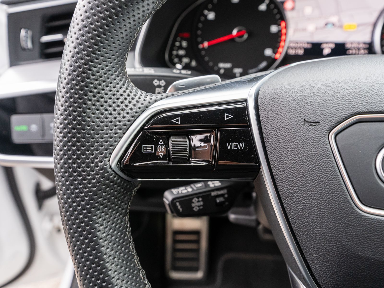Fahrzeugabbildung Audi A6 Avant S line 40 TDI S tronic LED HUD AHK ACC