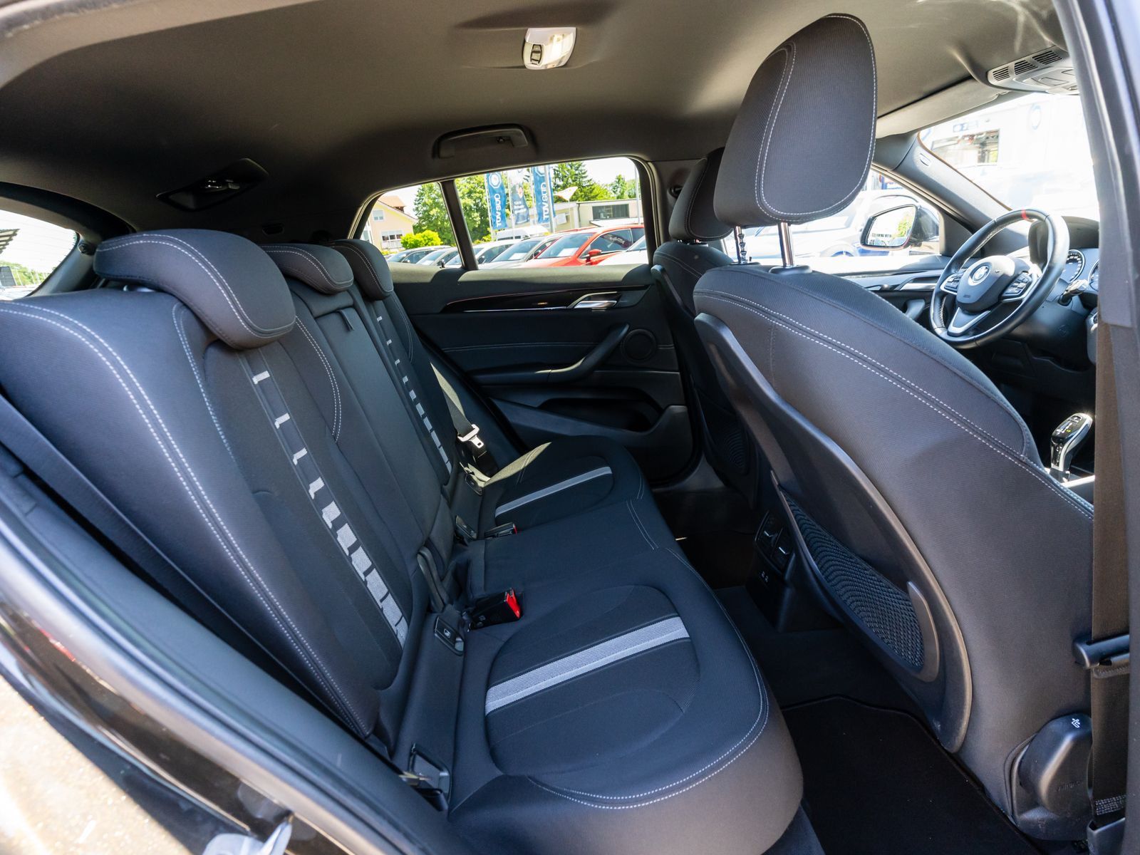 Fahrzeugabbildung BMW X2 Advantage+ sDrive 20i LED Navi RFK HUD AHK