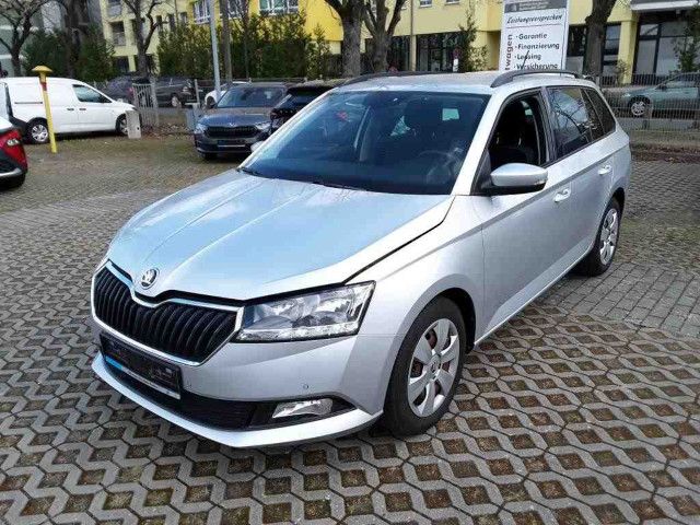 Fahrzeugabbildung SKODA Fabia Combi Ambition 1.0 TSI DSG Navi PDC SHZ