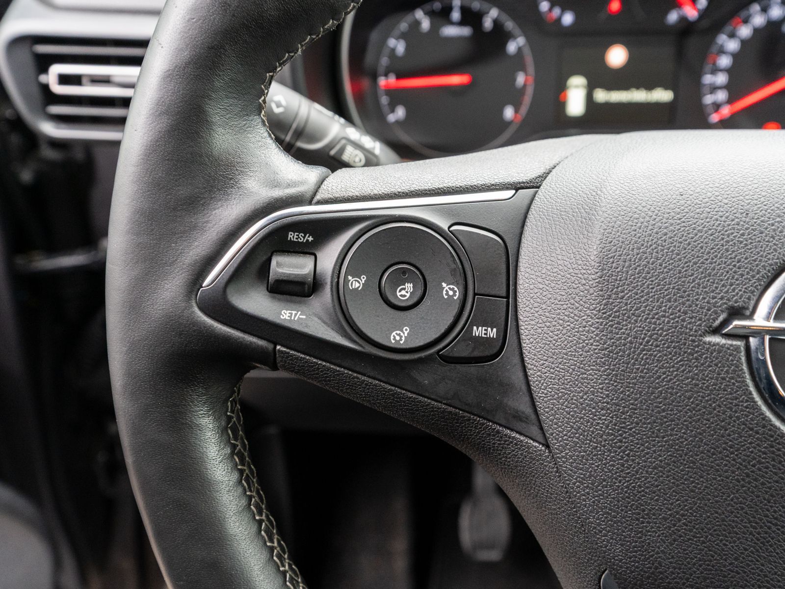 Fahrzeugabbildung Opel Combo Life 1.2 Turbo Edition Klimaautomatik NAVI