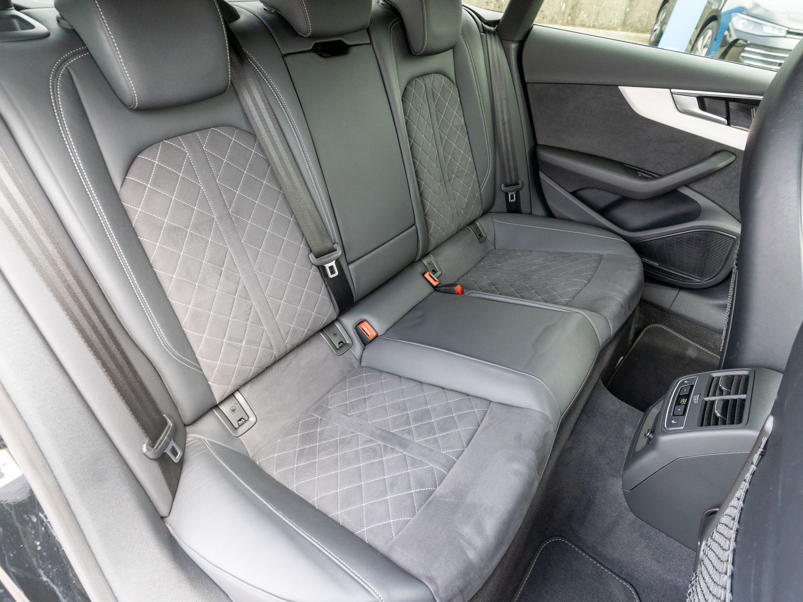 Fahrzeugabbildung Audi A5 Sportback S line 40 TDI quattro 360° B&O AHK
