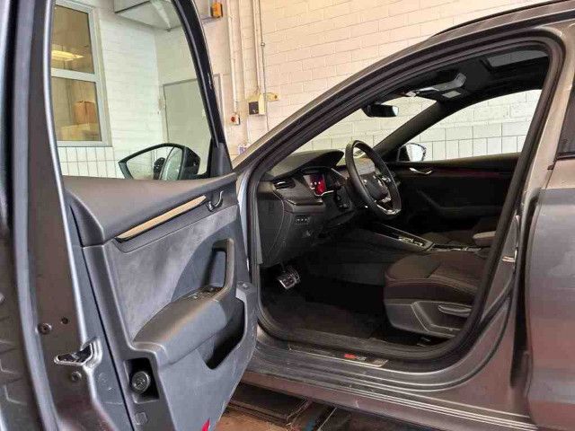 Fahrzeugabbildung SKODA Octavia Combi RS 2.0 TDI DSG LED NAVI PANO HUD