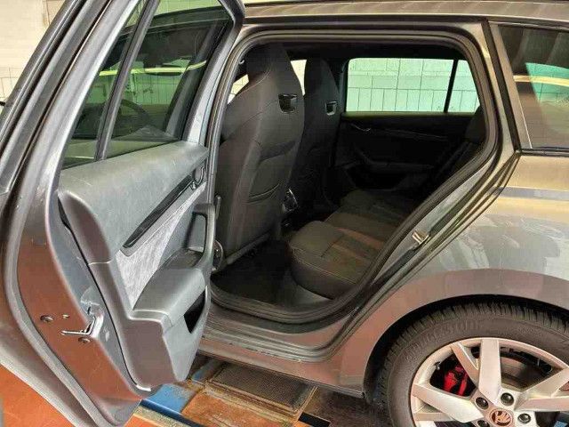 Fahrzeugabbildung SKODA Octavia Combi RS 2.0 TDI DSG LED NAVI PANO HUD