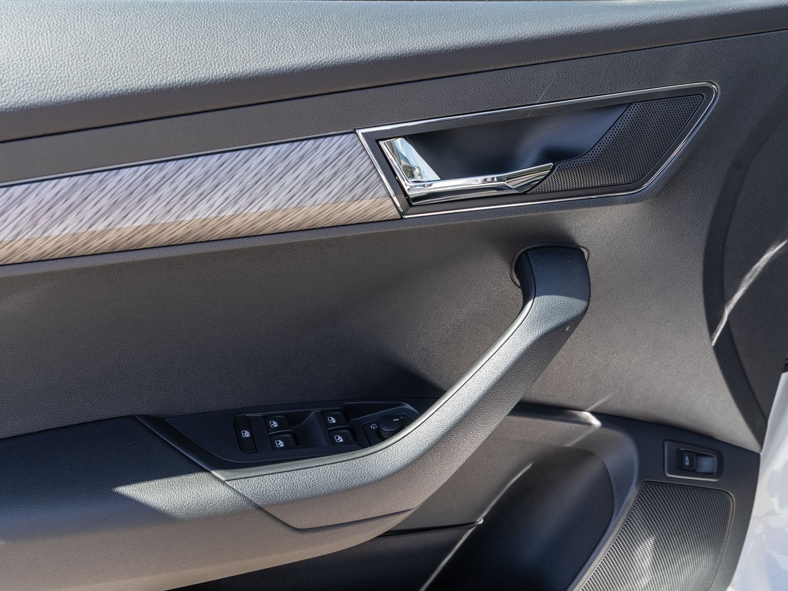 Fahrzeugabbildung SKODA Karoq Tour 2.0TDI DSG LED Nav RFK ACC Stdhzg AHK