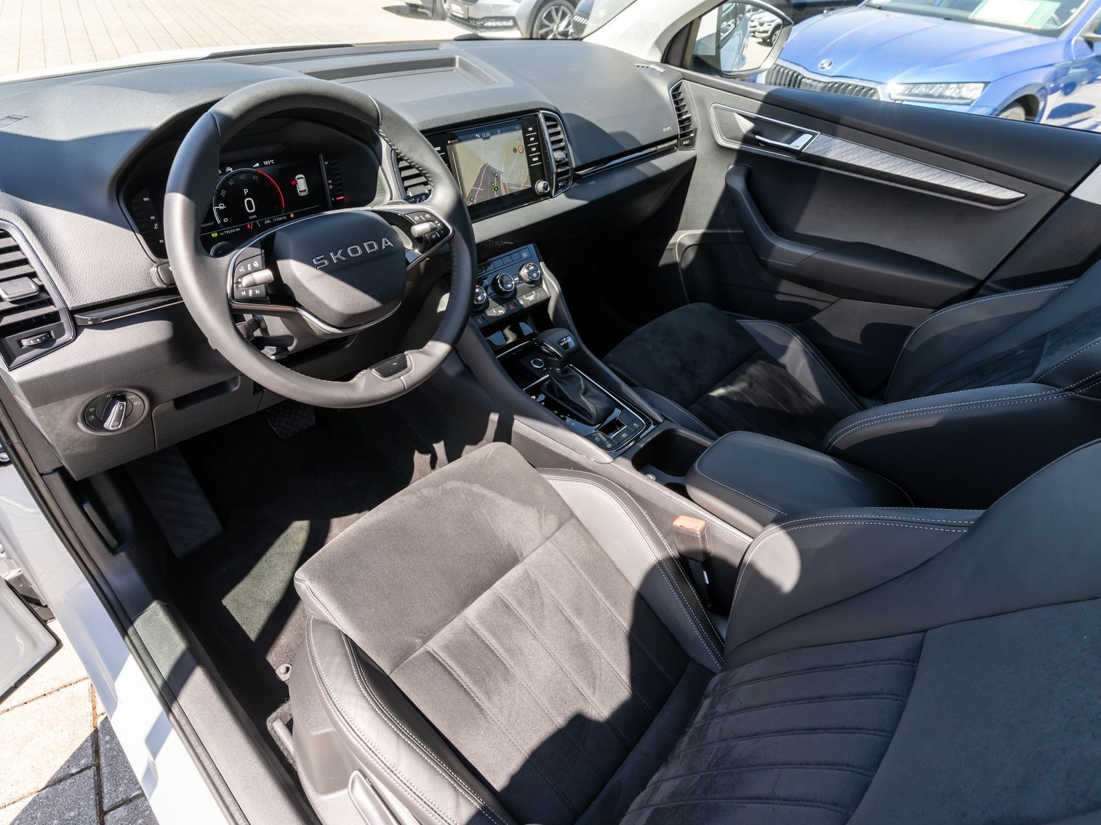 Fahrzeugabbildung SKODA Karoq Tour 2.0TDI DSG LED Nav RFK ACC Stdhzg AHK