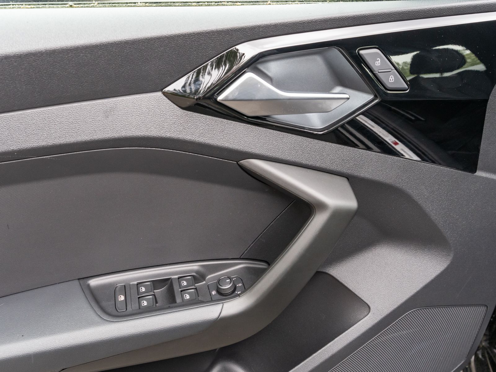 Fahrzeugabbildung Audi A1 Sportback S line 35TFSI Stronic NAVI LED RFK