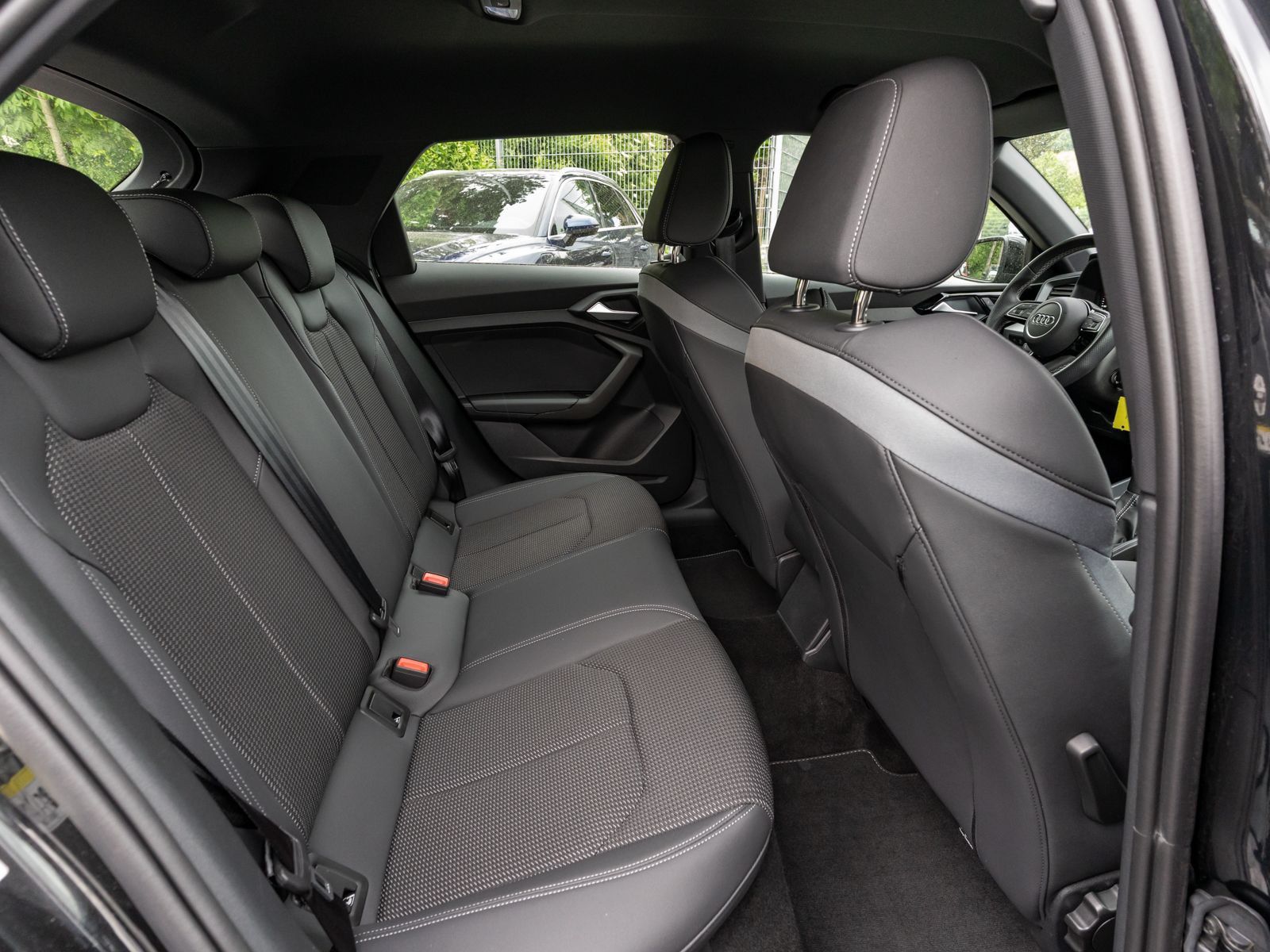 Fahrzeugabbildung Audi A1 Sportback S line 35TFSI Stronic NAVI LED RFK