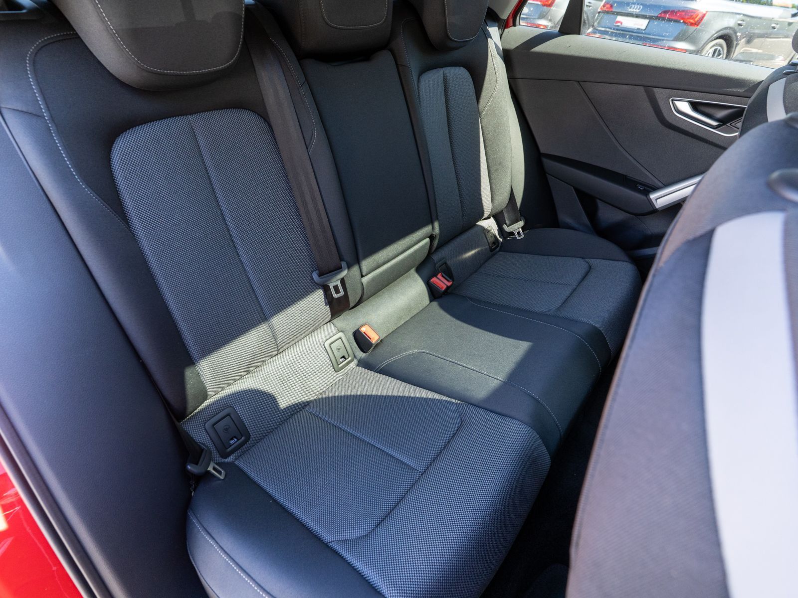 Fahrzeugabbildung Audi Q2 S line 35TFSI NAVI MATRIX PANO AHK RFK VC