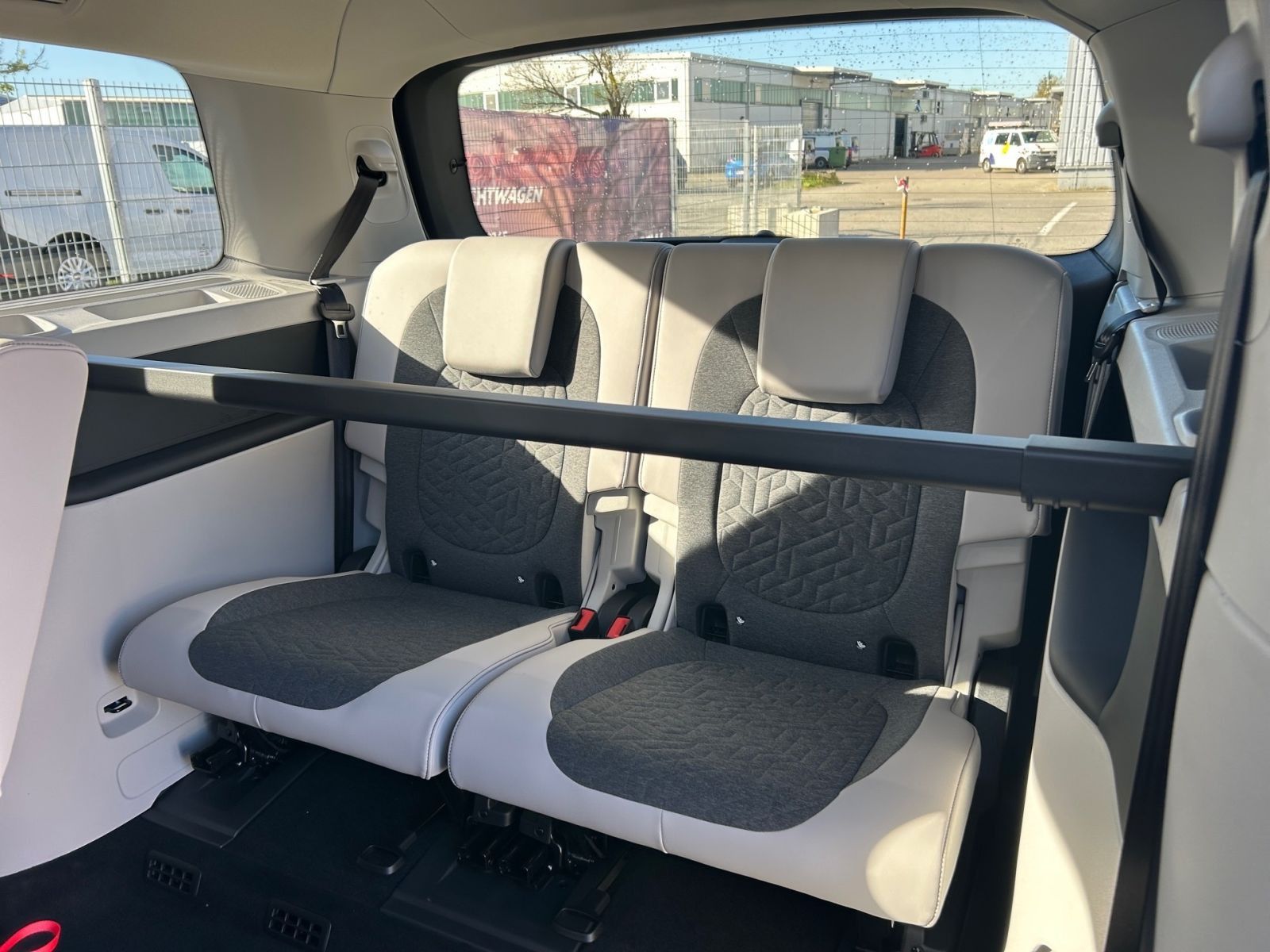 Fahrzeugabbildung Volkswagen ID.Buzz Pro lang Navi 360° ACC Park-Assist AHK