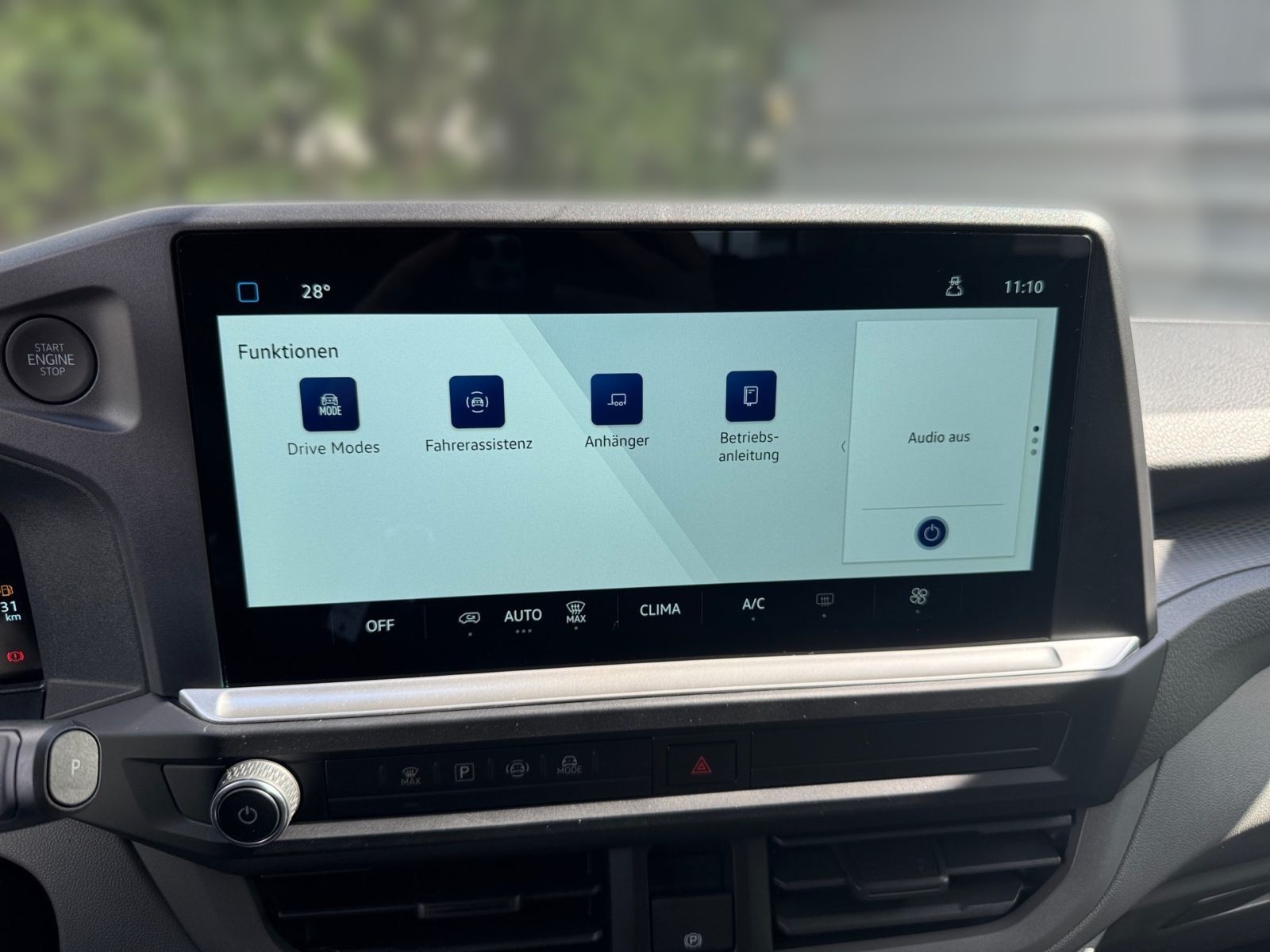 Fahrzeugabbildung Volkswagen New Transporter Kombi 2.0 TDI KR L1H1 9-SITZER