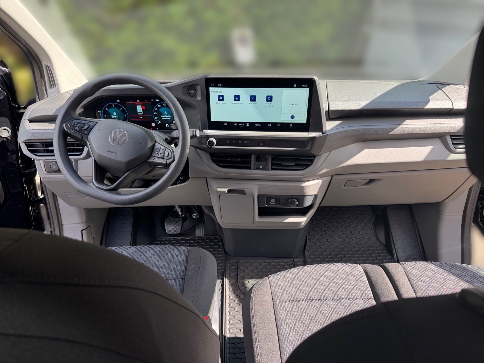Fahrzeugabbildung Volkswagen New Transporter Kombi 2.0 TDI KR L1H1 9-SITZER