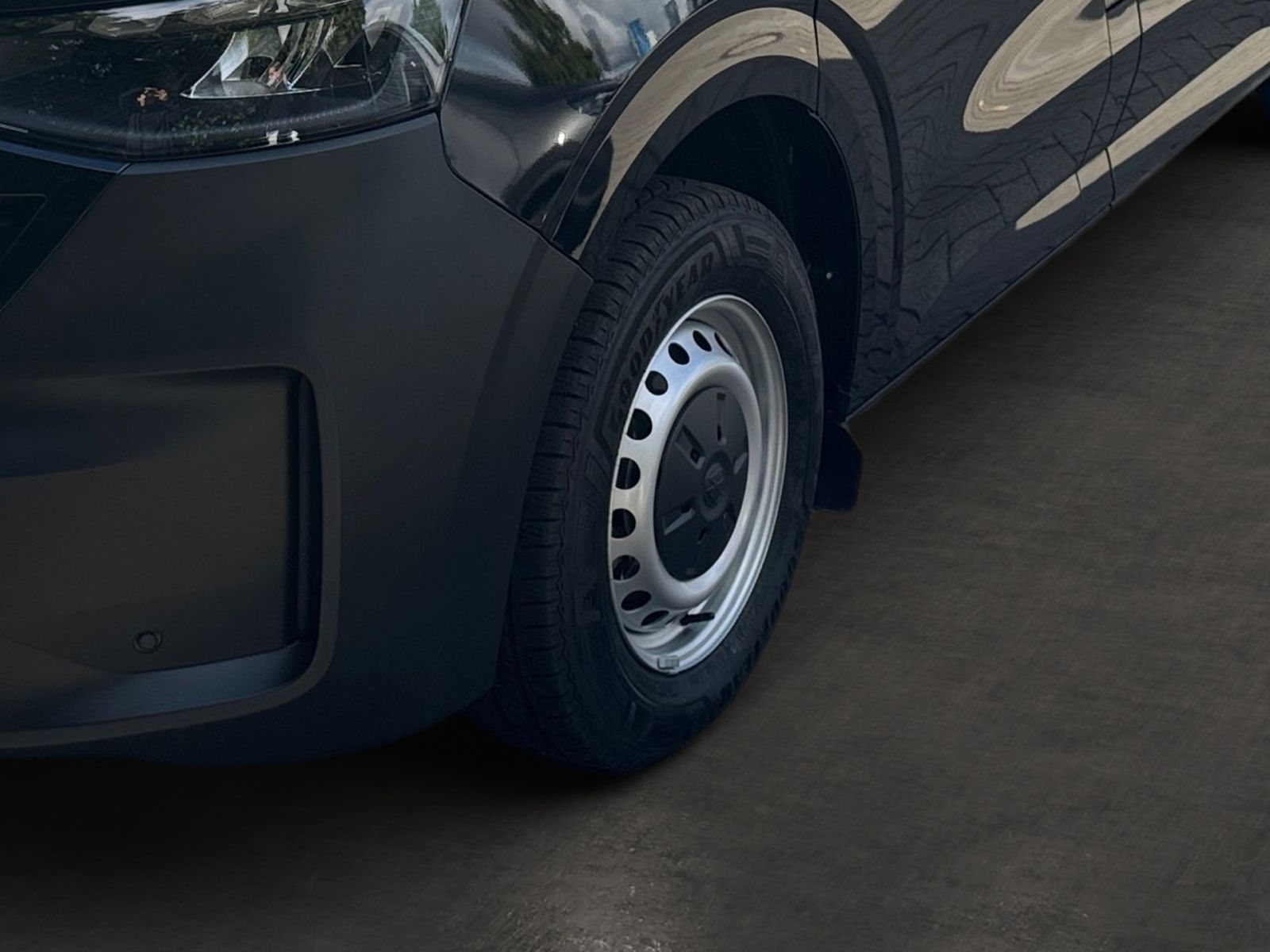Fahrzeugabbildung Volkswagen New Transporter Kombi 2.0 TDI KR L1H1 9-SITZER