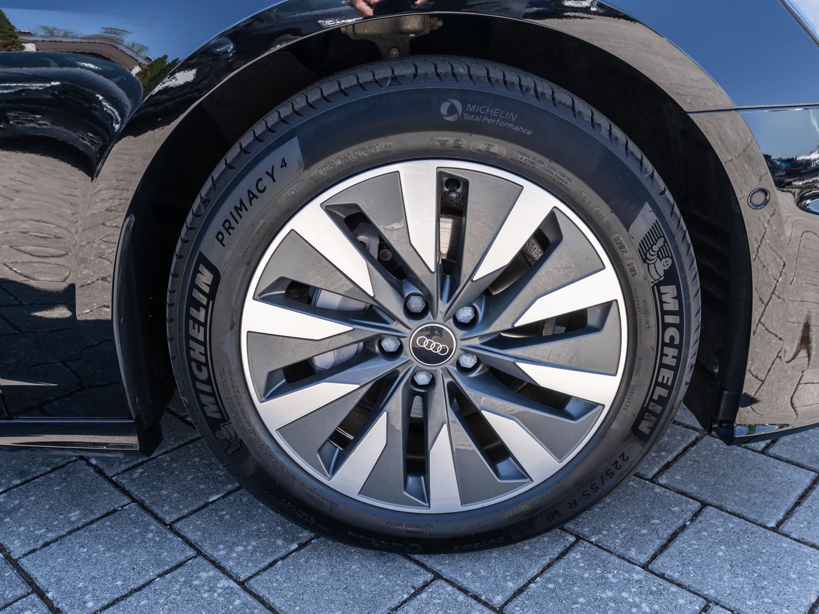 Fahrzeugabbildung Audi A6 Avant S line 40TDI Stronic NAVI LED RFK ACC