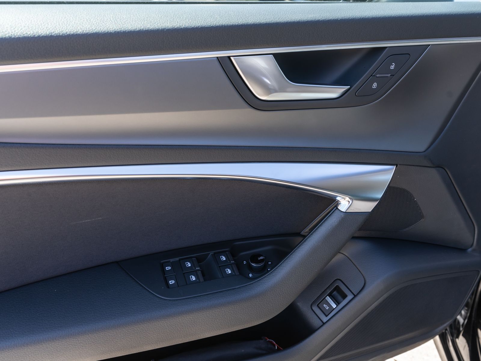 Fahrzeugabbildung Audi A6 Avant S line 40TDI Stronic NAVI LED RFK ACC
