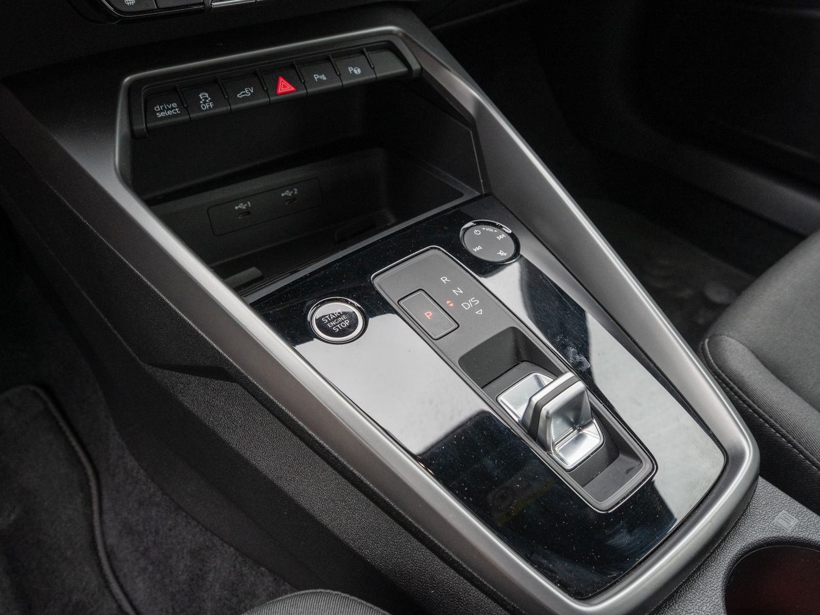 Fahrzeugabbildung Audi A3 Sportback 40TFSI e Stroni NAVI LED GRA SHZ VC