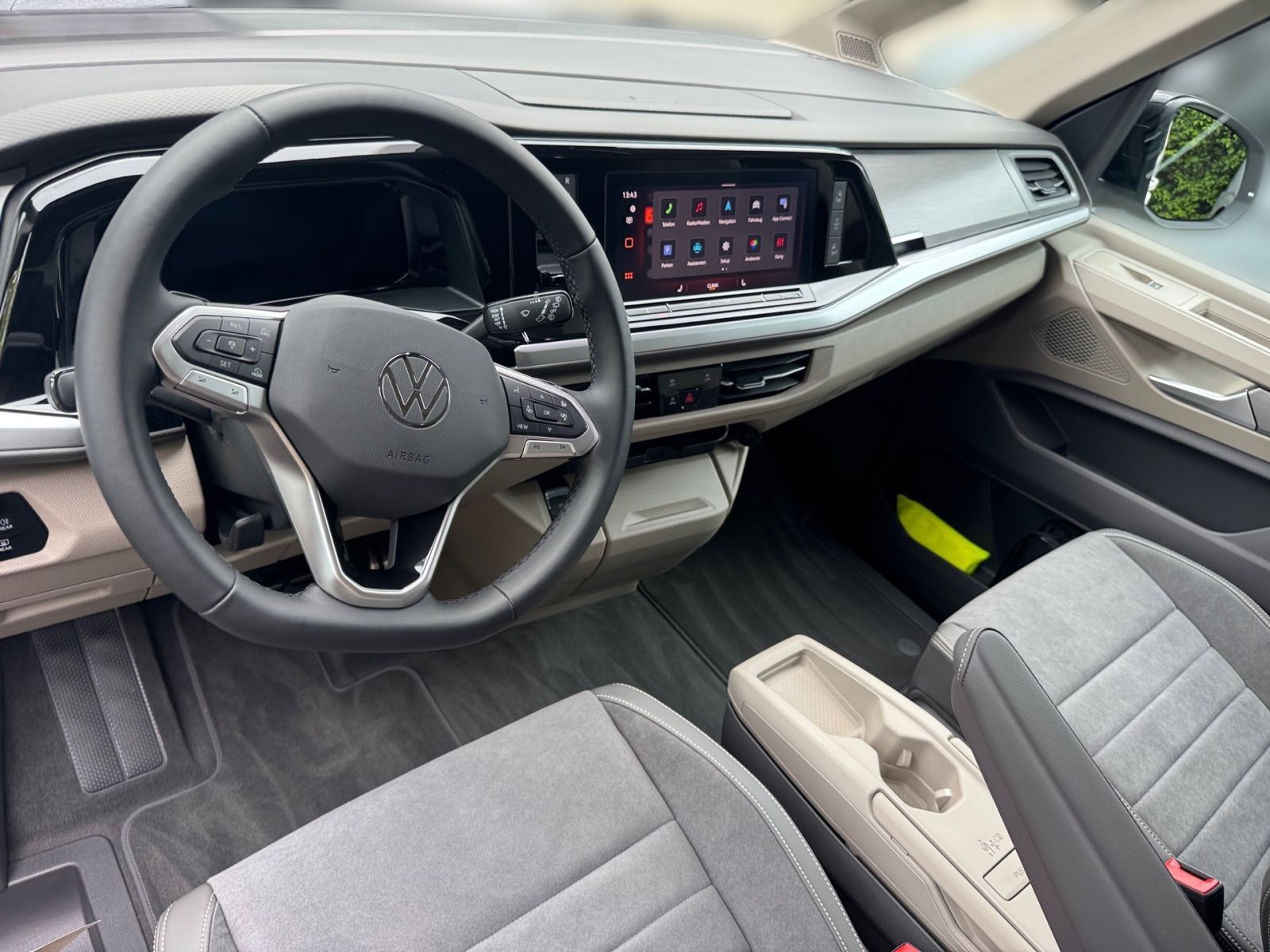 Fahrzeugabbildung Volkswagen Multivan 2.0 TDI Life lang AHK ACC FrontAssist