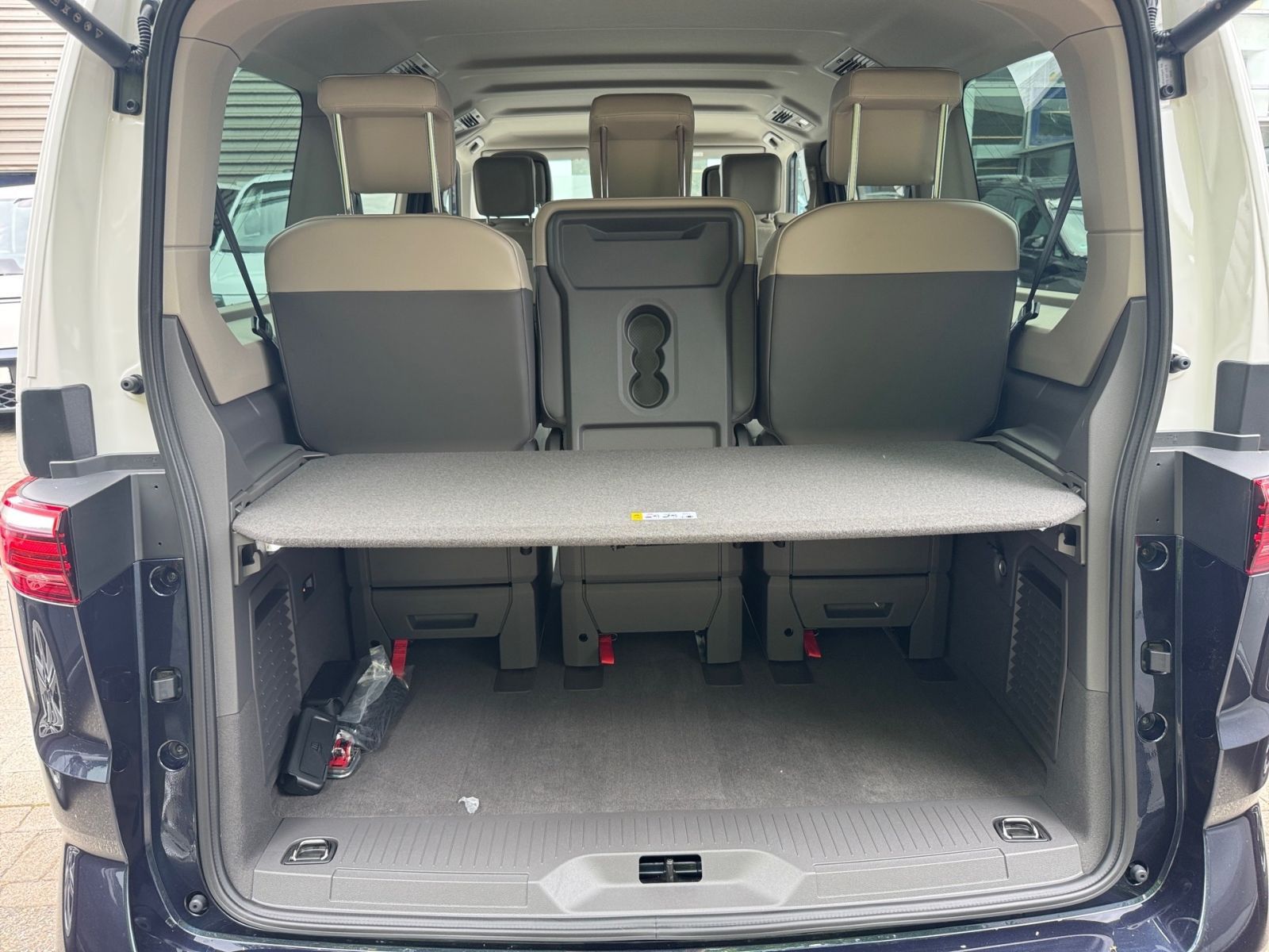 Fahrzeugabbildung Volkswagen Multivan 2.0 TDI Life lang AHK ACC FrontAssist