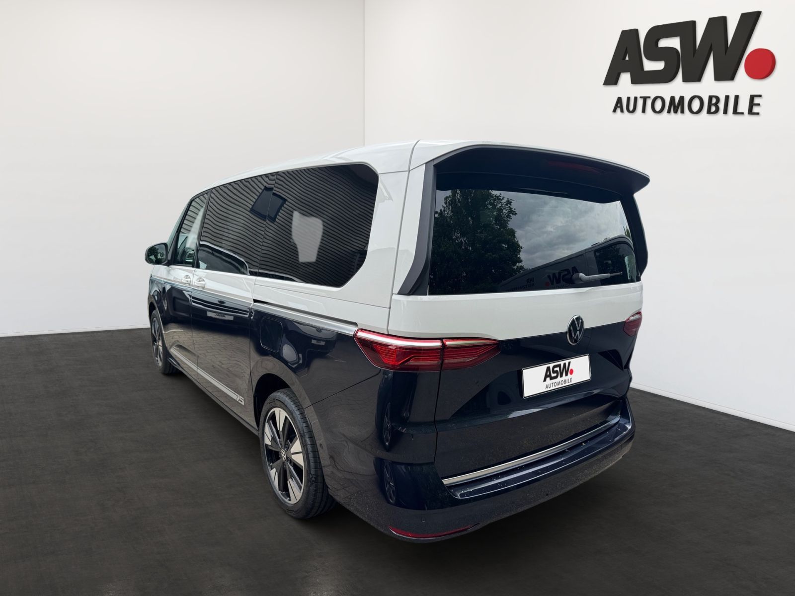 Fahrzeugabbildung Volkswagen Multivan 2.0 TDI Life lang AHK ACC FrontAssist