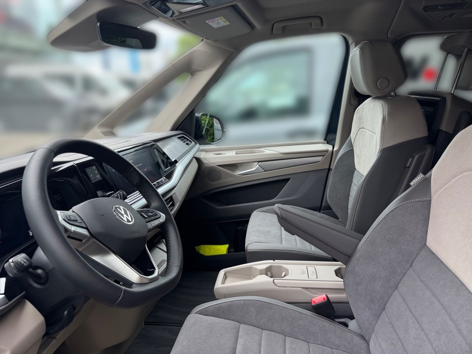 Fahrzeugabbildung Volkswagen Multivan 2.0 TDI Life lang AHK ACC FrontAssist