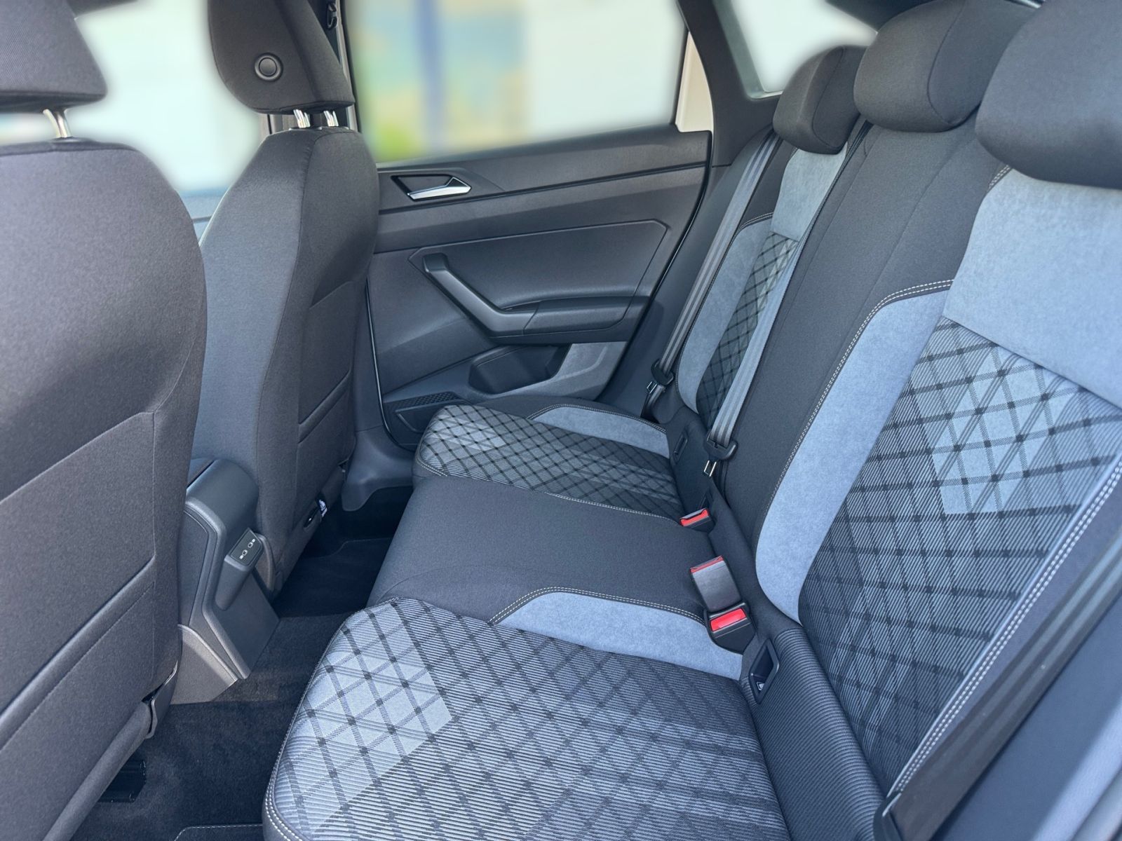 Fahrzeugabbildung Volkswagen Taigo 1.0 TSI R-Line
