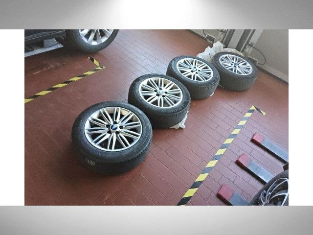 Fahrzeugabbildung Ford Focus Trend 1.0 EcoBoost PDC SHZ Klimaautomatik