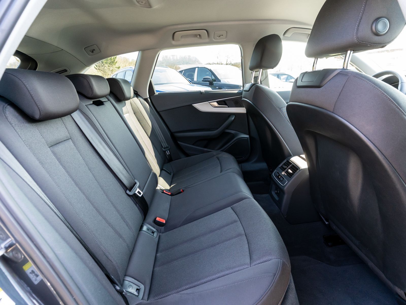 Fahrzeugabbildung Audi A4 Avant 40TDI Stronic NAVI LED SHZ GRA