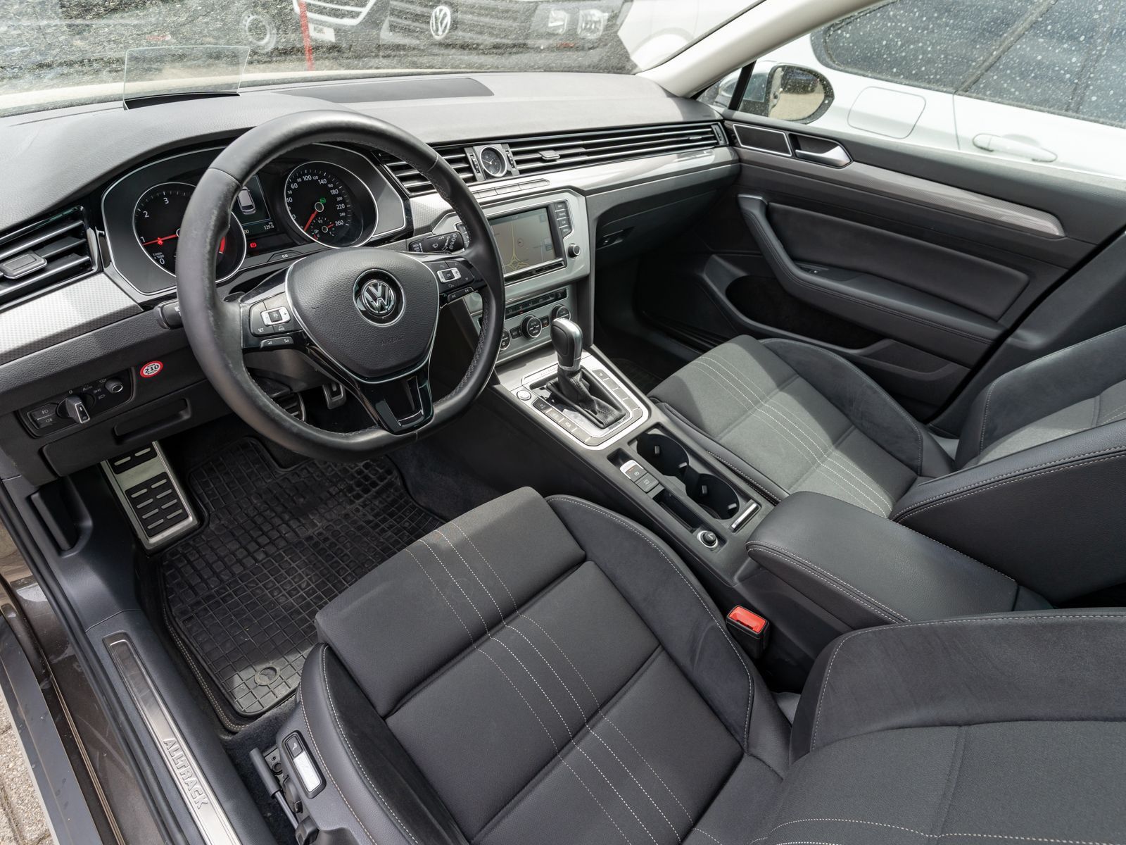 Fahrzeugabbildung Volkswagen Passat Variant Alltrack 2.0 TDI 4M DSG HUD AHK